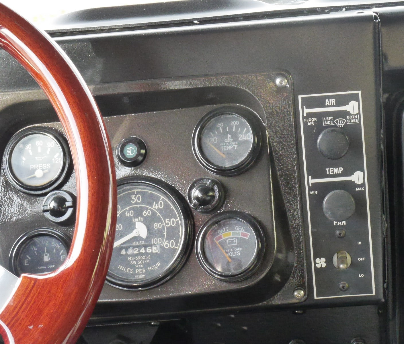 White four door Hardtop Wagon